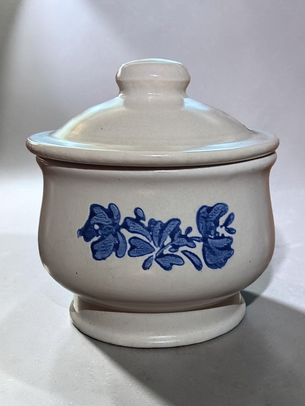 Vintage Pfaltzgraff Yorktowne stoneware covered sugar bowl